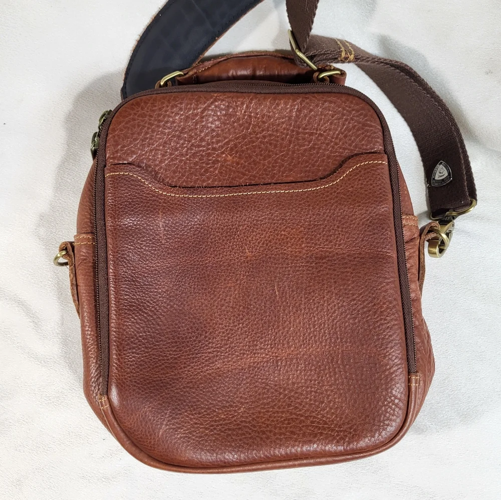 Duluth Trading Co Lifetime Leather Travel Bag